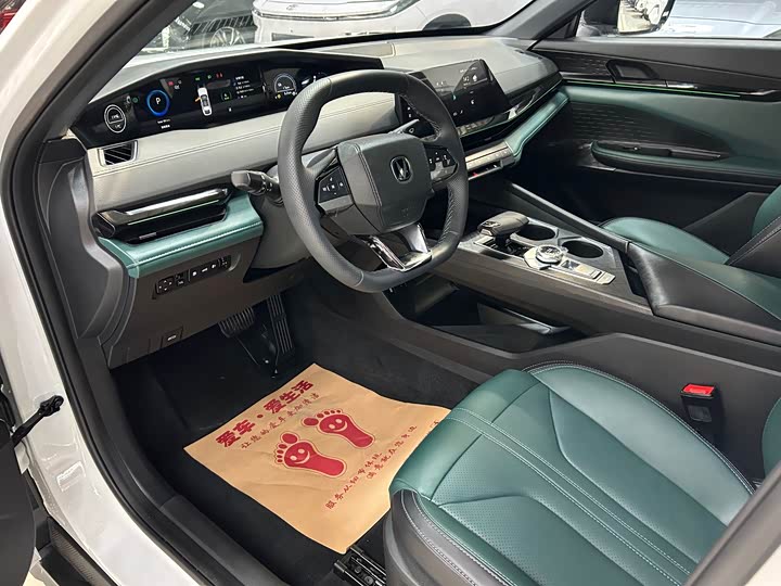 Фото 7 - Changan UNI-V Hybrid