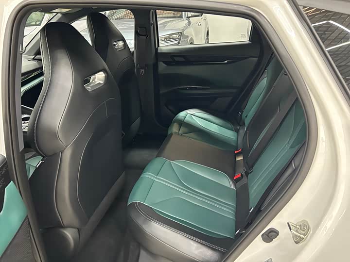 Фото 8 - Changan UNI-V Hybrid