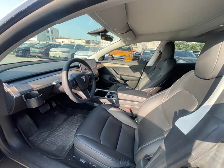 Фото 4 - Tesla Model 3