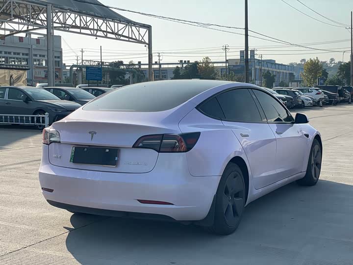 Фото 9 - Tesla Model 3