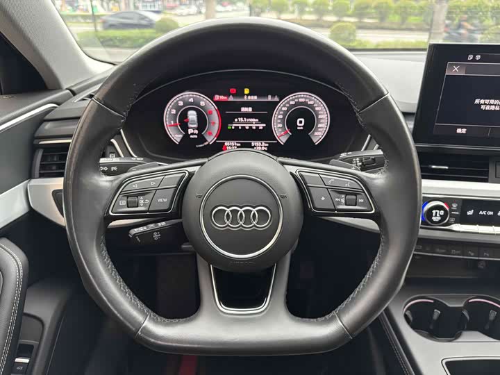 Фото 22 - Audi A4L