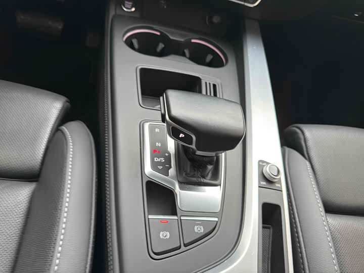 Фото 28 - Audi A4L