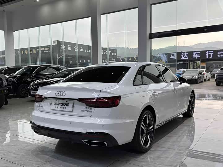 Фото 4 - Audi A4L