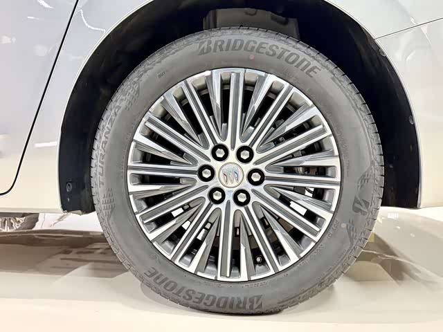 Фото 24 - Buick GL8 Hybrid