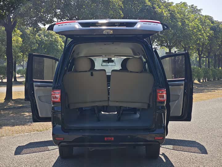 Фото 13 - Dongfeng Forthing Lingzhi M5