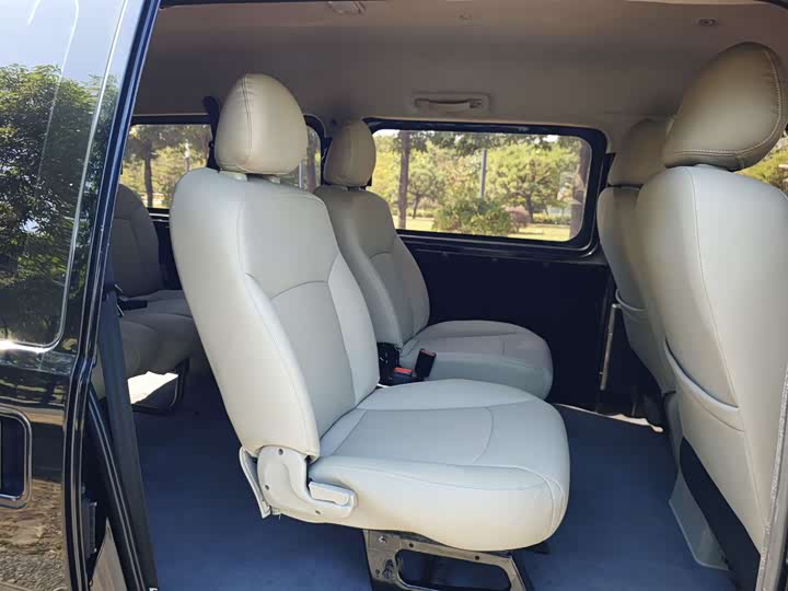 Фото 17 - Dongfeng Forthing Lingzhi M5