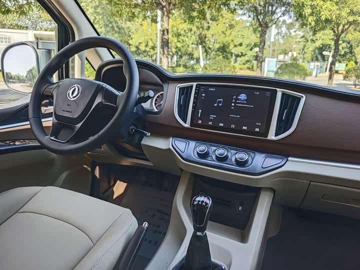 Фото 19 - Dongfeng Forthing Lingzhi M5