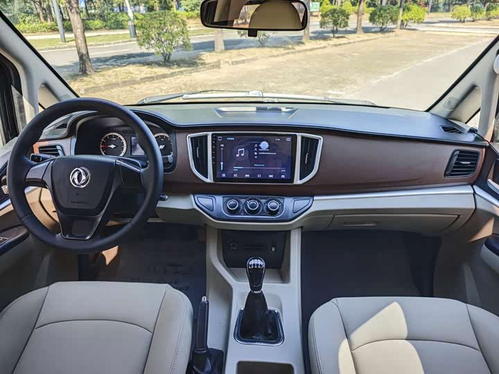 Фото 20 - Dongfeng Forthing Lingzhi M5