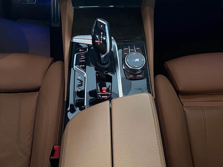 Фото 8 - BMW 6 Series GT