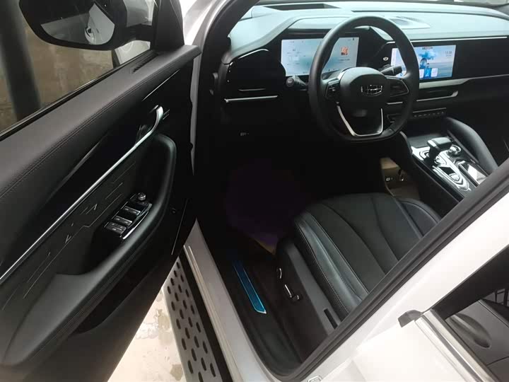 Фото 16 - Geely Monjaro