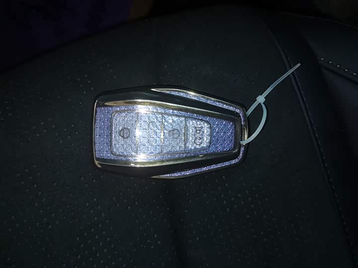 Фото 9 - Geely Monjaro