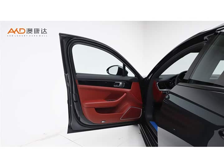 Фото 10 - Porsche Panamera