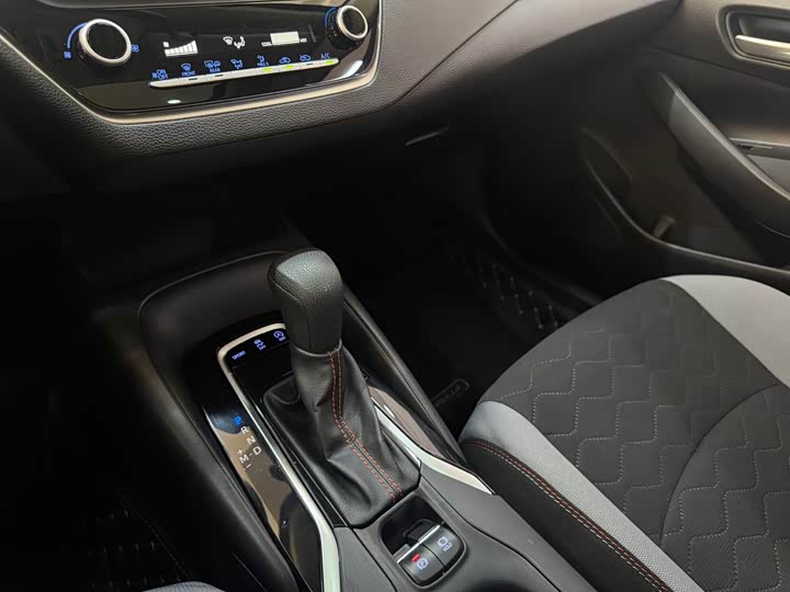 Фото 13 - Toyota Corolla