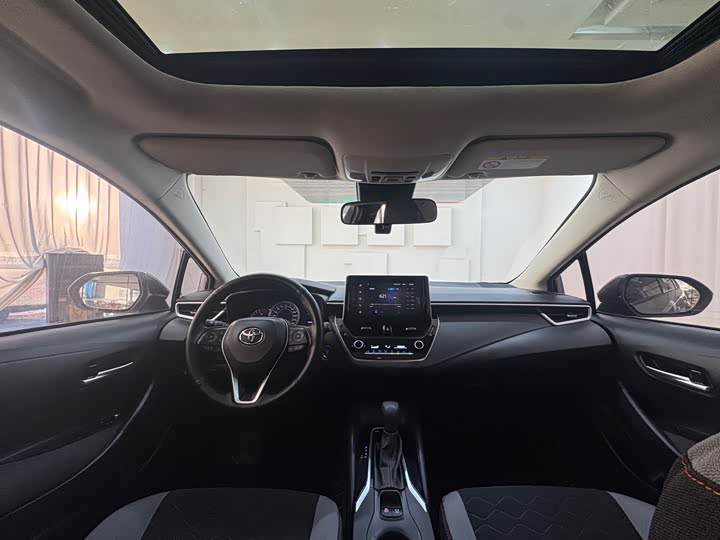 Фото 17 - Toyota Corolla