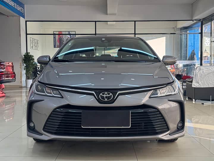 Фото 2 - Toyota Corolla