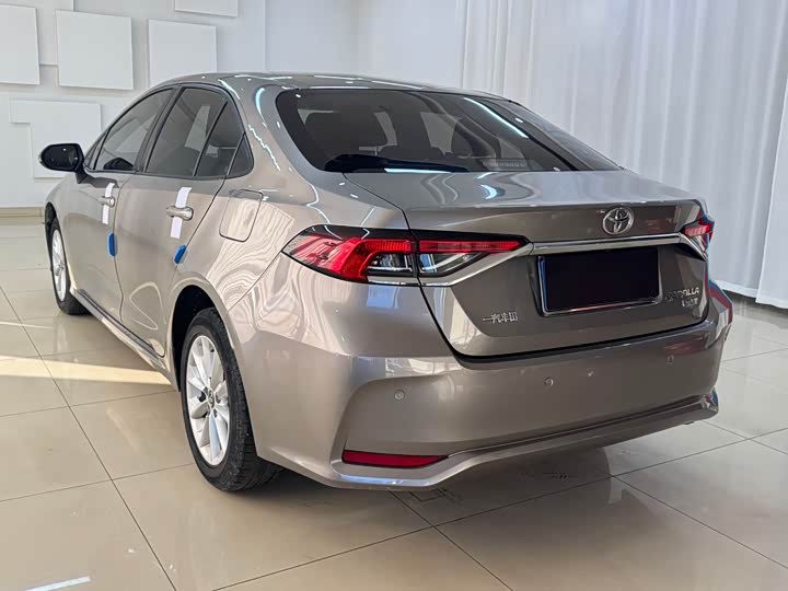 Фото 4 - Toyota Corolla