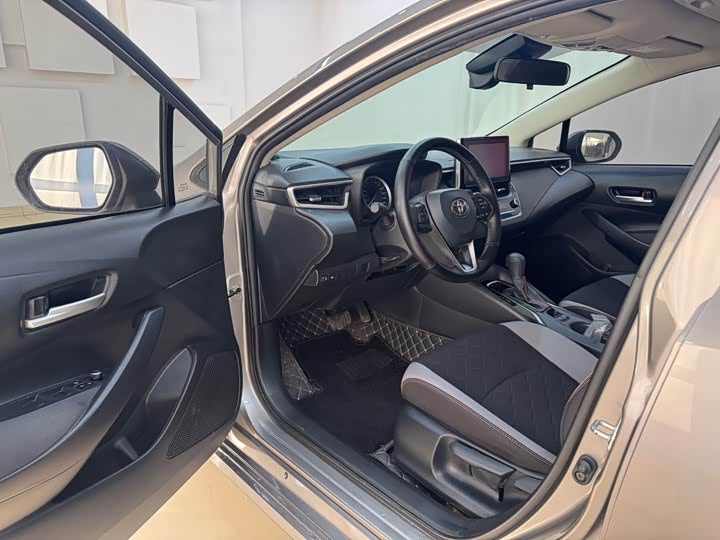 Фото 7 - Toyota Corolla