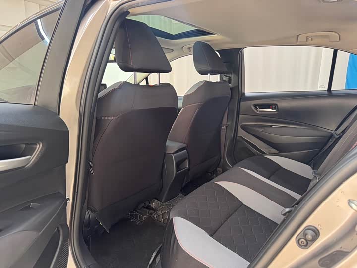 Фото 8 - Toyota Corolla