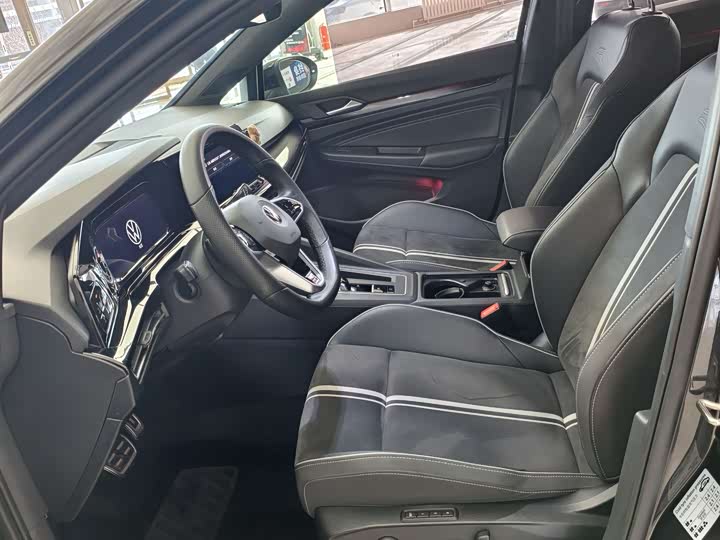 Фото 13 - Volkswagen Golf