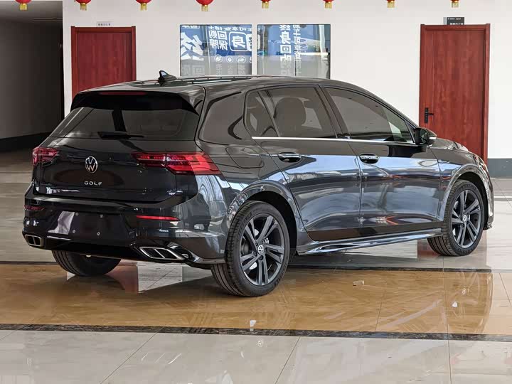 Фото 16 - Volkswagen Golf