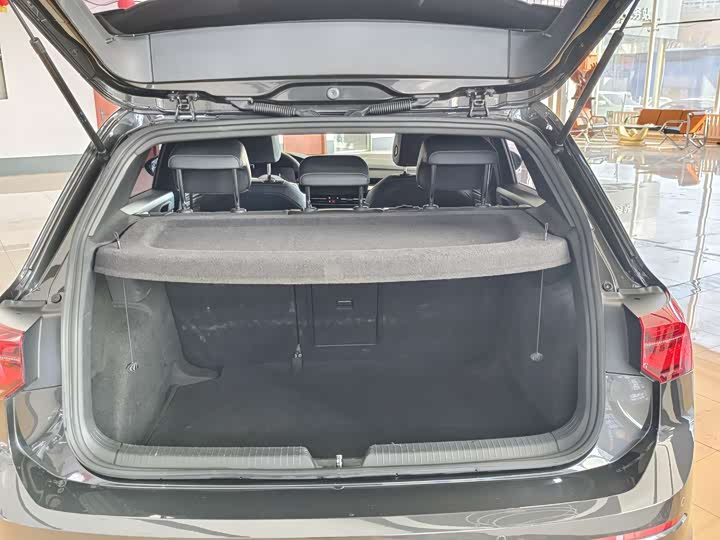 Фото 17 - Volkswagen Golf