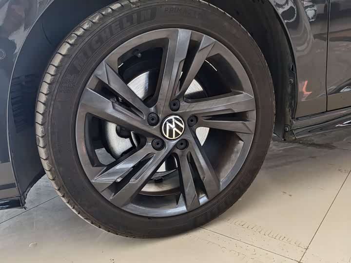 Фото 5 - Volkswagen Golf