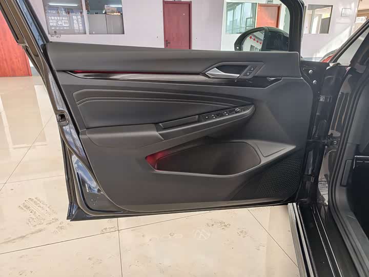 Фото 7 - Volkswagen Golf