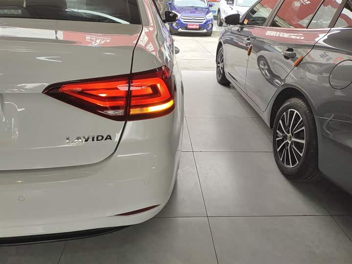 Фото 8 - Volkswagen Lavida