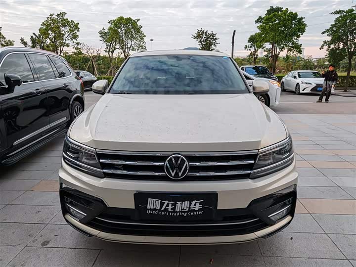 Фото 3 - Volkswagen Tiguan L Pro