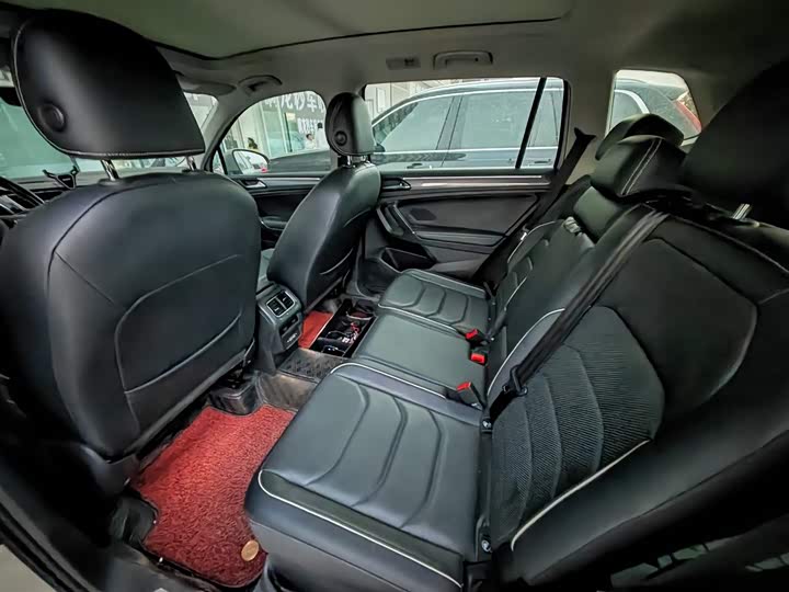 Фото 8 - Volkswagen Tiguan L Pro