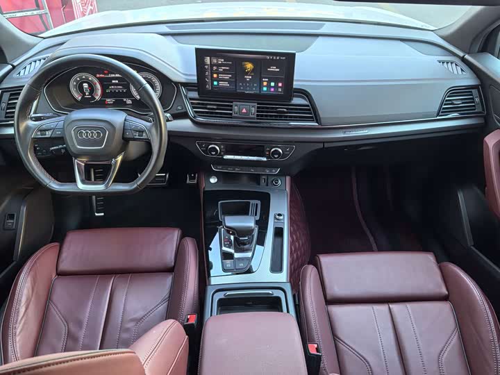 Фото 11 - Audi Q5L