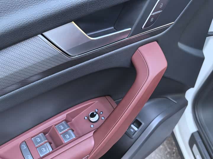 Фото 18 - Audi Q5L