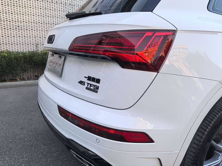 Фото 21 - Audi Q5L