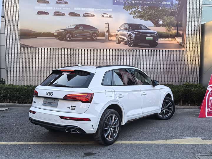 Фото 5 - Audi Q5L