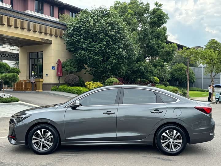 Фото 11 - Changan Eado Plus