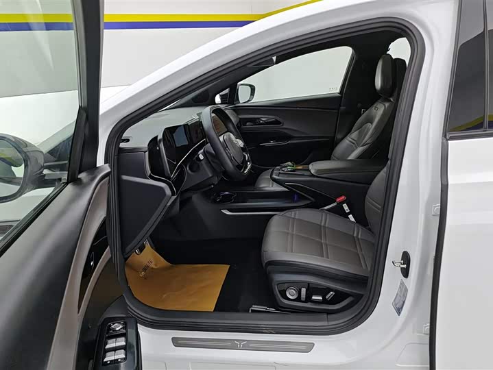 Фото 9 - Hongqi EH7