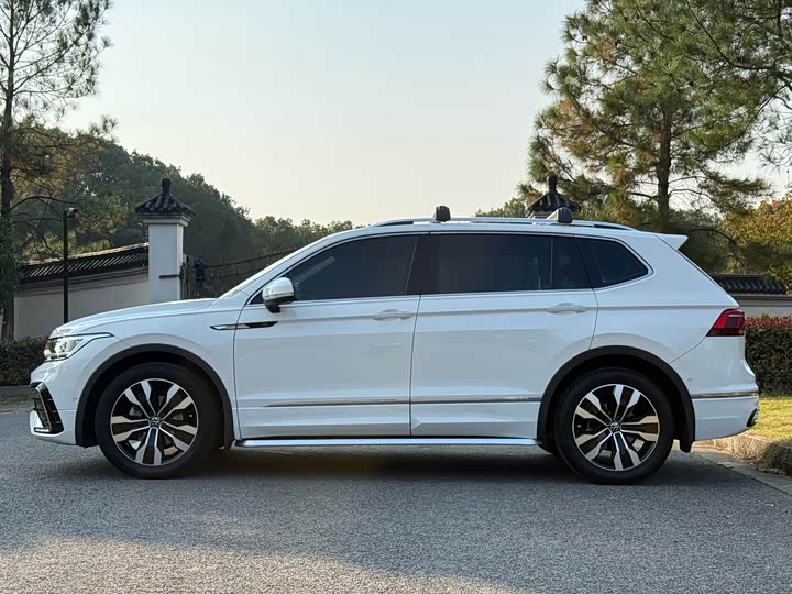 Фото 4 - Volkswagen Tiguan L Pro