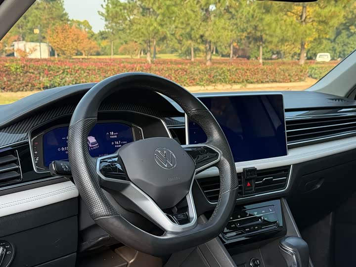 Фото 5 - Volkswagen Tiguan L Pro