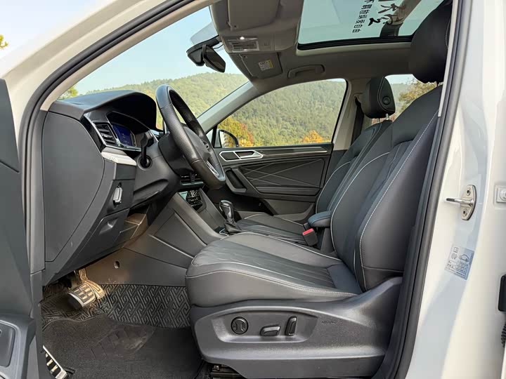 Фото 6 - Volkswagen Tiguan L Pro