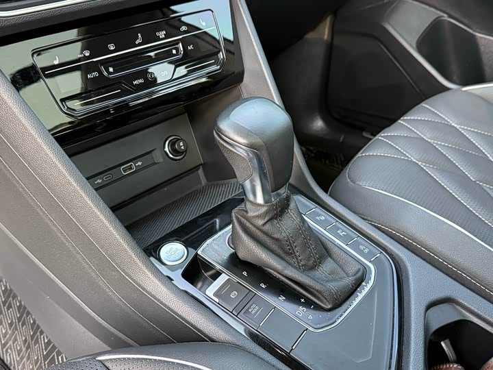 Фото 7 - Volkswagen Tiguan L Pro