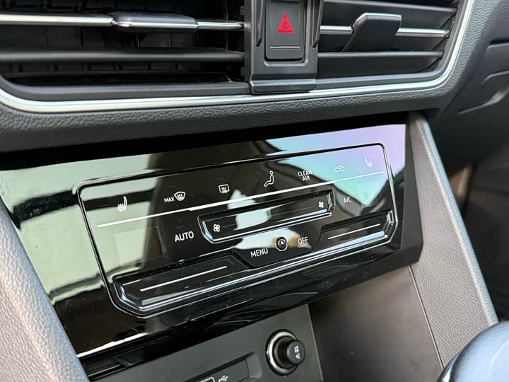 Фото 8 - Volkswagen Tiguan L Pro