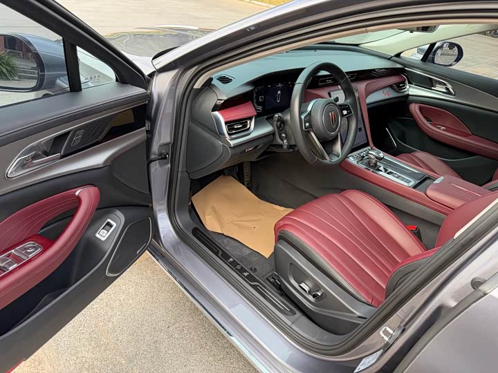 Фото 12 - Hongqi H5