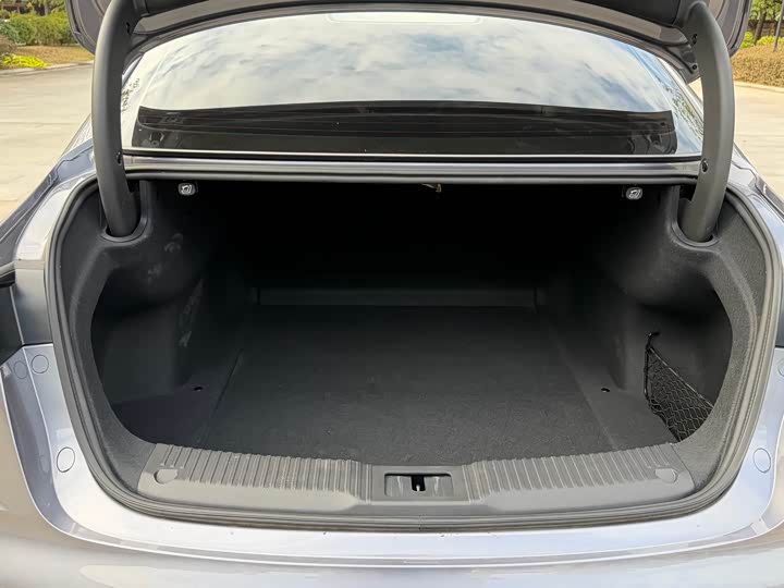 Фото 21 - Hongqi H5