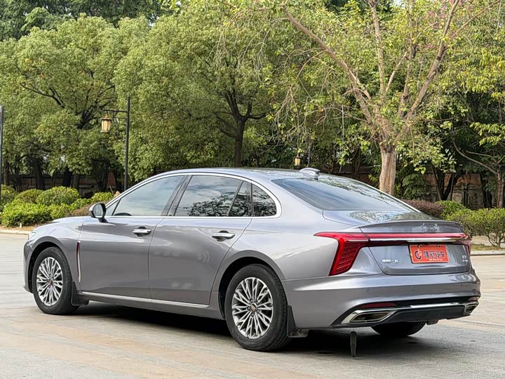 Фото 8 - Hongqi H5