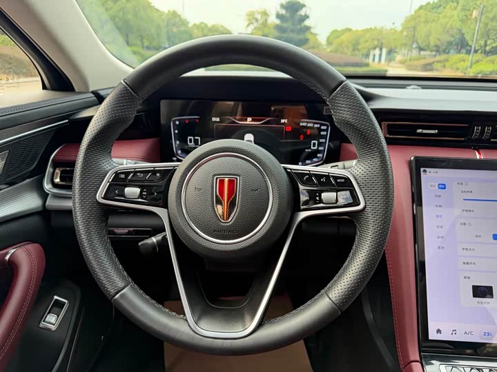 Фото 9 - Hongqi H5