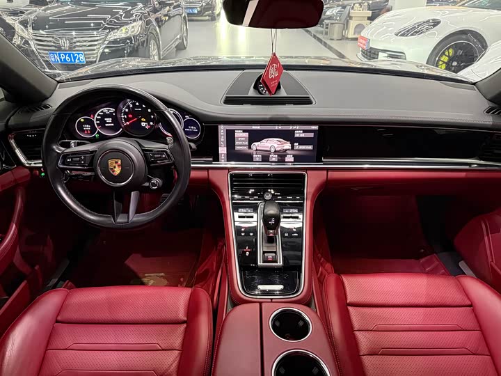 Фото 10 - Porsche Panamera