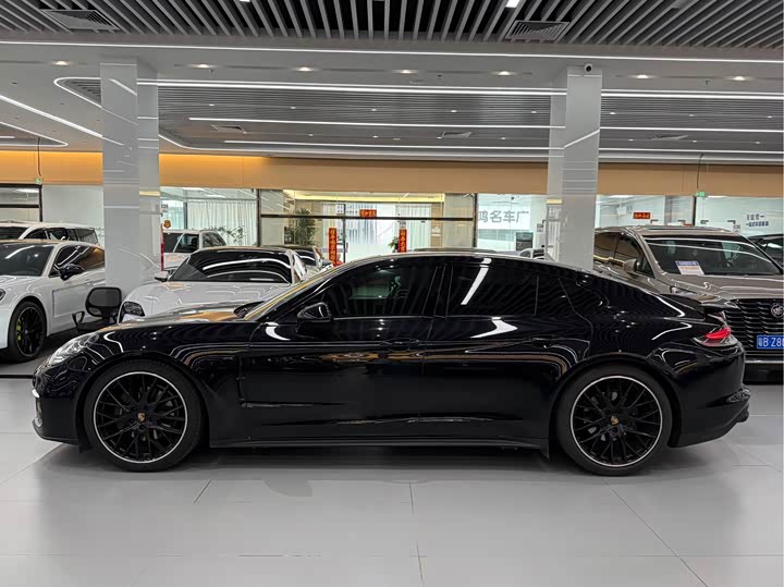 Фото 7 - Porsche Panamera