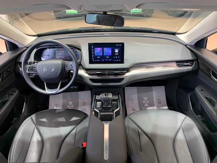 Фото 12 - Hongqi E-QM5