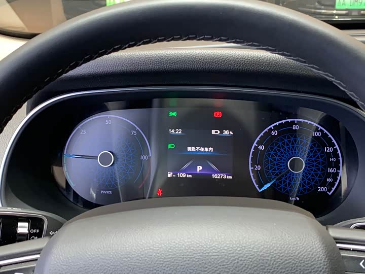 Фото 14 - Hongqi E-QM5