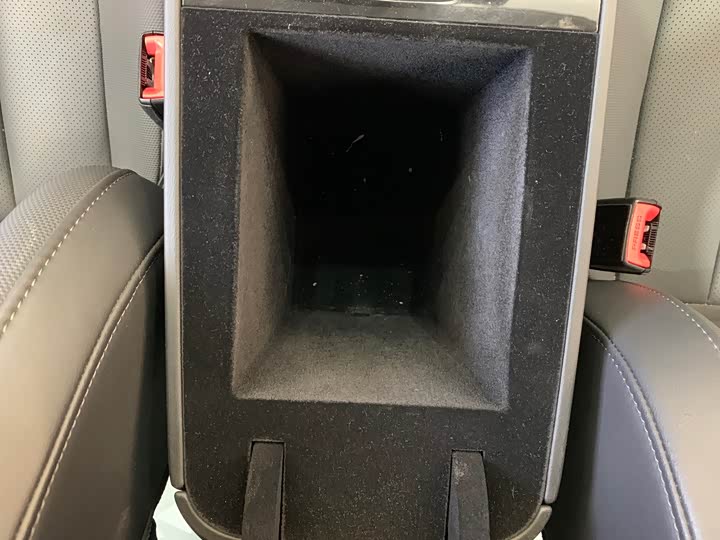 Фото 18 - Hongqi E-QM5